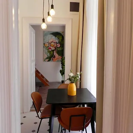 Gloriya Downtown Apartmán